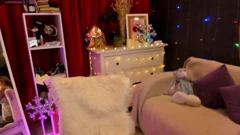 Snapshot of ashley__rous chatting on December 9, 1:51 am Ashley online show from December 9, 1:51 am