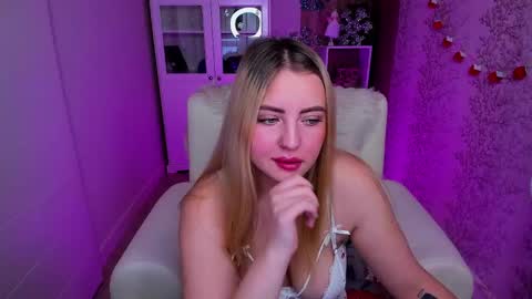 Snapshot of ashley__rous chatting on December 15, 3:45 am Ashley online show from December 15, 3:45 am