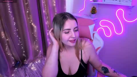 Snapshot of ashley__rous chatting on February 26, 5:42 am Ashley online show from February 26, 5:42 am