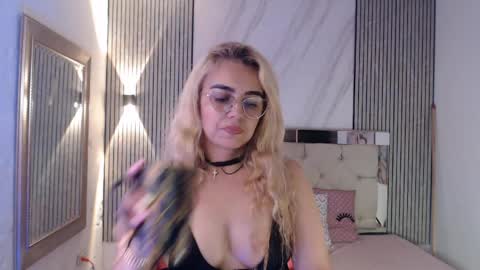 ashley__tylor online show from March 31, 1:29 am