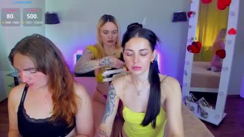 Snapshot of ashley_crashly chatting on May 6, 7:02 am Alina online show from May 6, 7:02 am
