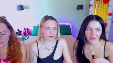 Snapshot of ashley_crashly chatting on May 20, 8:09 am Alina online show from May 20, 8:09 am