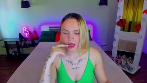 Snapshot of ashley_crashly chatting on June 15, 6:15 am Alina online show from June 15, 6:15 am