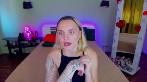 Snapshot of ashley_crashly chatting on June 21, 6:16 am Alina online show from June 21, 6:16 am