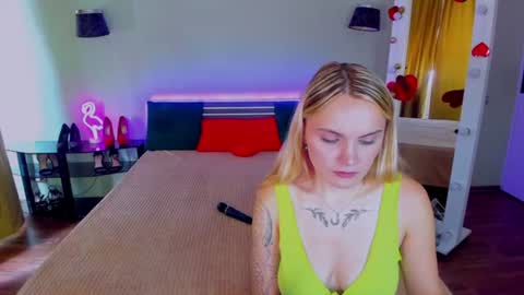 Snapshot of ashley_crashly chatting on July 26, 8:21 am Alina online show from July 26, 8:21 am