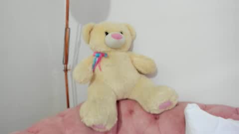 Snapshot of ashley_jonnes_ chatting on February 4, 1:44 am ASHLEY online show from February 4, 1:44 am