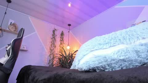 ASHLEY online show from December 3, 5:45 pm