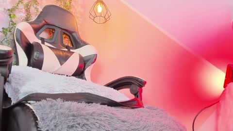 ASHLEY online show from January 9, 6:57 pm