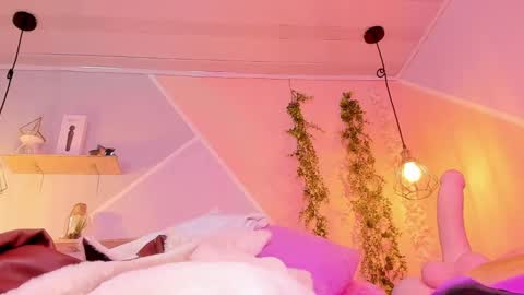 ASHLEY online show from March 3, 6:55 pm