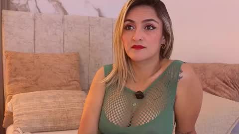 Camila online show from February 16, 8:27 pm