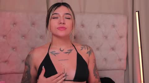 Ashley Lauren online show from February 13, 10:23 am