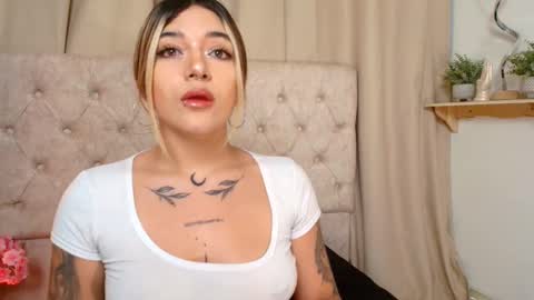 Ashley Lauren online show from March 7, 4:13 am