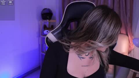 Ashley Lauren online show from December 3, 4:09 am