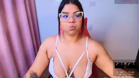 Snapshot of ashleyy18__ chatting on February 16, 9:48 am Ashleyy18   online show from February 16, 9:48 am