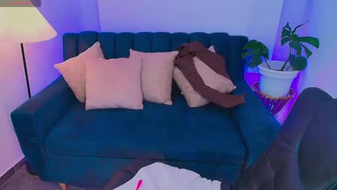 Ashleyy18   online show from April 22, 1:08 am