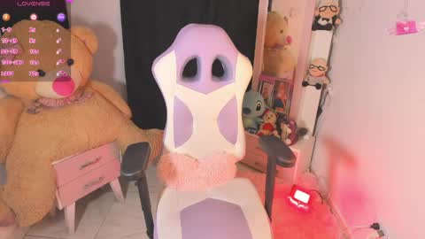 Snapshot of ashleyy_art1 chatting on May 27, 3:09 pm Ashley online show from May 27, 3:09 pm