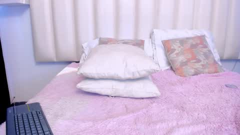 Ashly online show from April 6, 8:54 pm