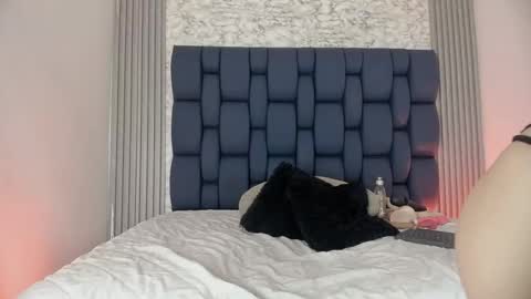 ashlybenison online show from April 29, 5:33 am