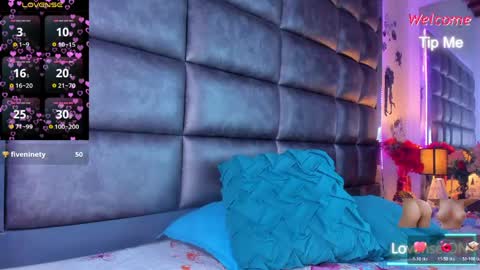 Snapshot of ashlymillerr_ chatting on May 6, 8:14 pm ashlymillerr_ online show from May 6, 8:14 pm
