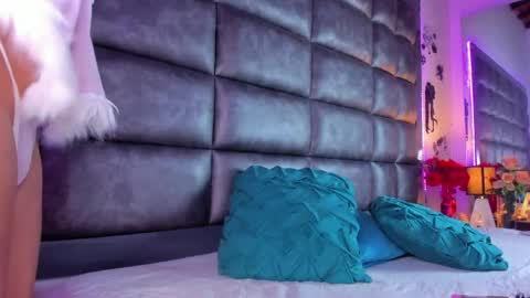 Snapshot of ashlymillerr_ chatting on May 19, 7:53 pm ashlymillerr_ online show from May 19, 7:53 pm