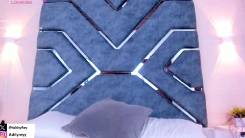 Snapshot of ashlyrey_1 chatting on December 6, 10:41 pm Ashly online show from December 6, 10:41 pm