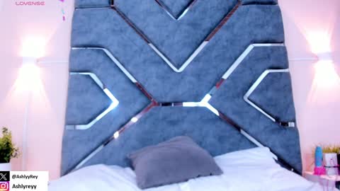 Snapshot of ashlyrey_1 chatting on December 20, 10:22 pm Ashly online show from December 20, 10:22 pm