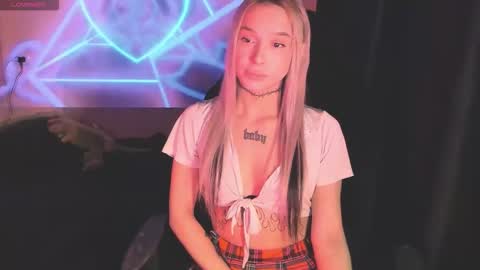 Snapshot of ashmila chatting on February 1, 5:17 am Mila online show from February 1, 5:17 am