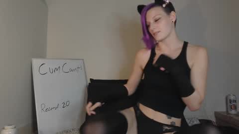 Snapshot of ashquartz chatting on October 31, 11:50 pm Ash online show from October 31, 11:50 pm