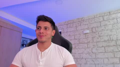 Snapshot of ashton_coleman_ chatting on April 22, 5:25 pm my name real is camilo online show from April 22, 5:25 pm