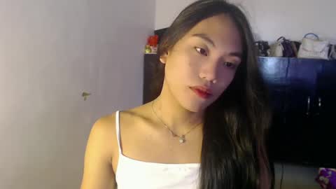 Snapshot of asian_alliyah chatting on May 14, 12:06 am asian_alliyah online show from May 14, 12:06 am