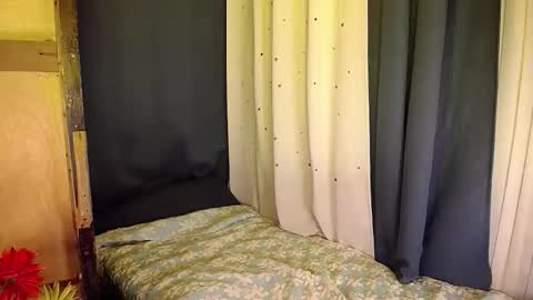 Snapshot of asian_cougar69 chatting on October 2, 6:04 pm Elaine Navales online show from October 2, 6:04 pm