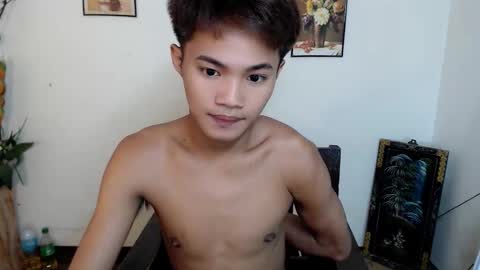 Snapshot of asian_lover05 chatting on October 2, 4:36 pm asian_lover05 online show from October 2, 4:36 pm