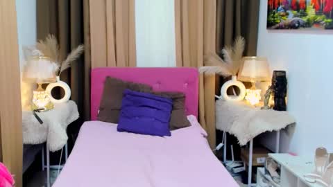 mooreen online show from December 1, 9:47 am