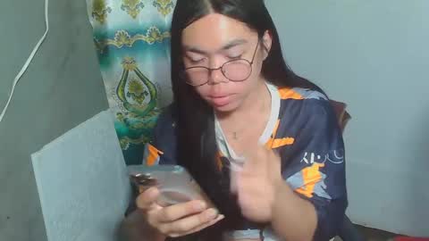 Snapshot of asian_rhean chatting on March 6, 1:05 am Rhean online show from March 6, 1:05 am