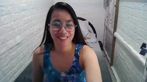 Snapshot of asian_sexydimples chatting on January 4, 3:39 pm Trixie online show from January 4, 3:39 pm