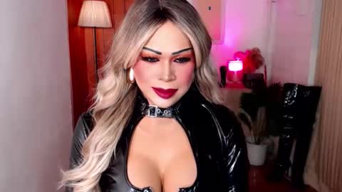 nicole online show from October 1, 8:42 am