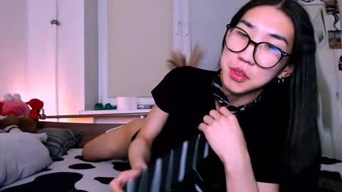 asiancvnt online show from February 11, 8:47 pm