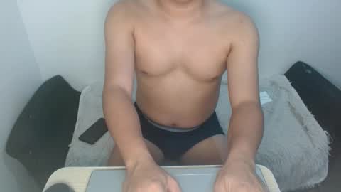 Snapshot of asiangay1209 chatting on November 5, 11:21 am asiangay1209 online show from November 5, 11:21 am