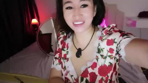 Snapshot of asianqueen777ohmi chatting on June 13, 2:53 am Rose Mingna online show from June 13, 2:53 am