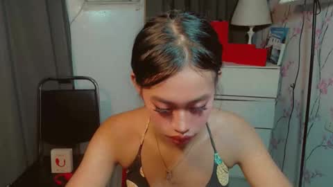 kisses online show from February 12, 5:19 pm