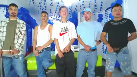 Snapshot of asmodeus7100 chatting on December 24, 6:22 am THOMAS AND DAMIAND online show from December 24, 6:22 am