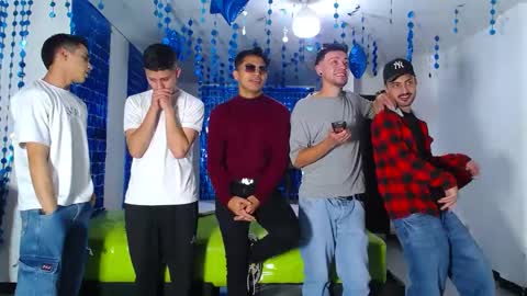 Snapshot of asmodeus7100 chatting on February 20, 1:14 am THOMAS AND DAMIAND online show from February 20, 1:14 am