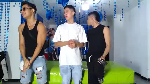 Snapshot of asmodeus7100 chatting on February 21, 12:05 am THOMAS AND DAMIAND online show from February 21, 12:05 am