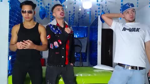 Snapshot of asmodeus7100 chatting on February 23, 12:19 am THOMAS AND DAMIAND online show from February 23, 12:19 am