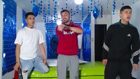 Snapshot of asmodeus7100 chatting on March 7, 12:15 am THOMAS AND DAMIAND online show from March 7, 12:15 am