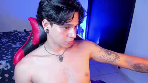 Snapshot of asmodeuszz chatting on May 9, 1:00 am asmodeuszz online show from May 9, 1:00 am