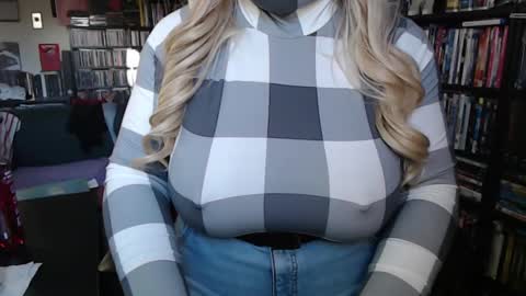 Aspen Vale online show from October 28, 8:55 pm