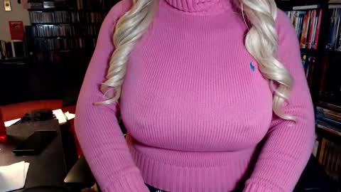 Aspen Vale online show from December 15, 10:14 pm