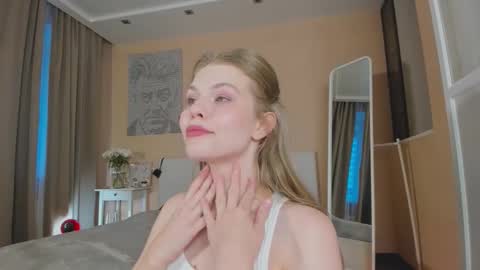 Snapshot of ass_latte chatting on October 15, 5:29 am Sasha online show from October 15, 5:29 am