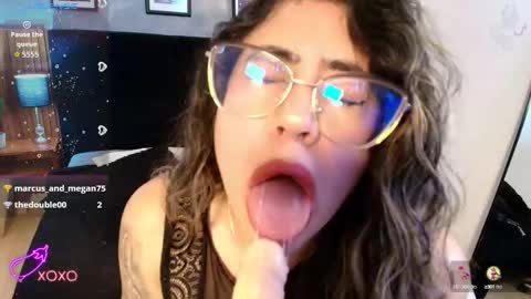 Snapshot of asshley_tyler chatting on September 15, 7:14 pm ash online show from September 15, 7:14 pm